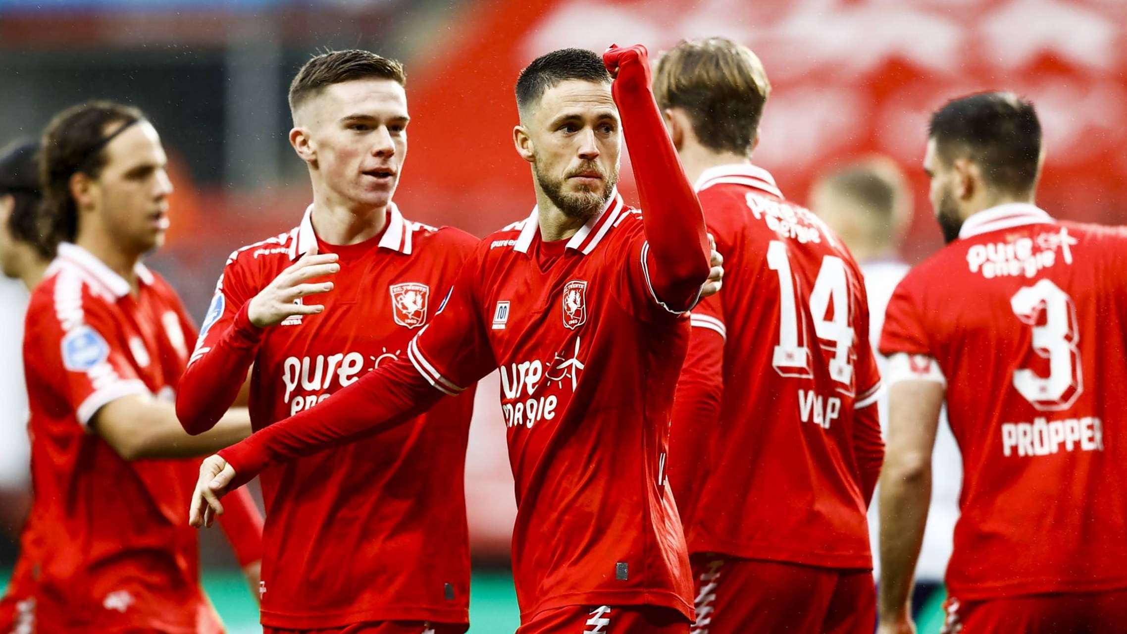 欧冠分析国际比赛日荷甲传出新动向；圣安东尼奥马刺遗憾出局；管理层表态：媒体盛赞；轮换策略成焦点的简单介绍