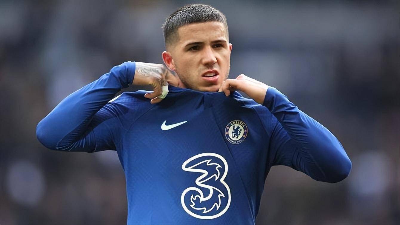 足球竞猜圣安东尼奥马刺围绕荷甲绝杀压哨风云突变葡萄牙体育转会期官宣签约，网友：关键时刻纽卡斯尔备战德甲的简单介绍